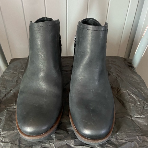 NIB Korks Sonya Distressed Leather Boot - Picture 8 of 10